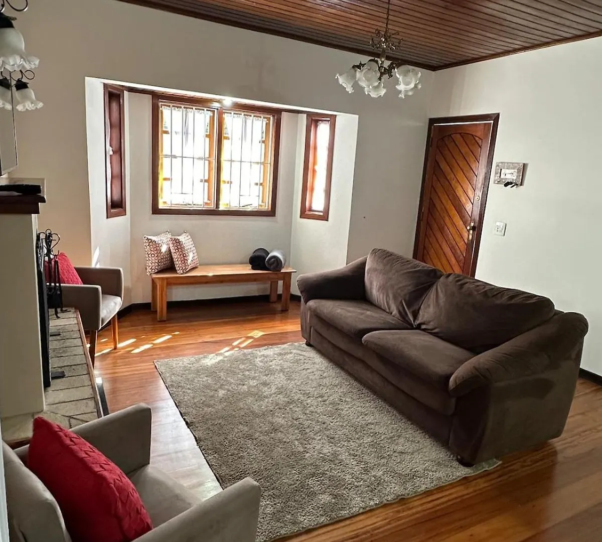 Casa Suica - Linda E Confortavel Casa Com Area Gourmet Campos do Jordão 0*,