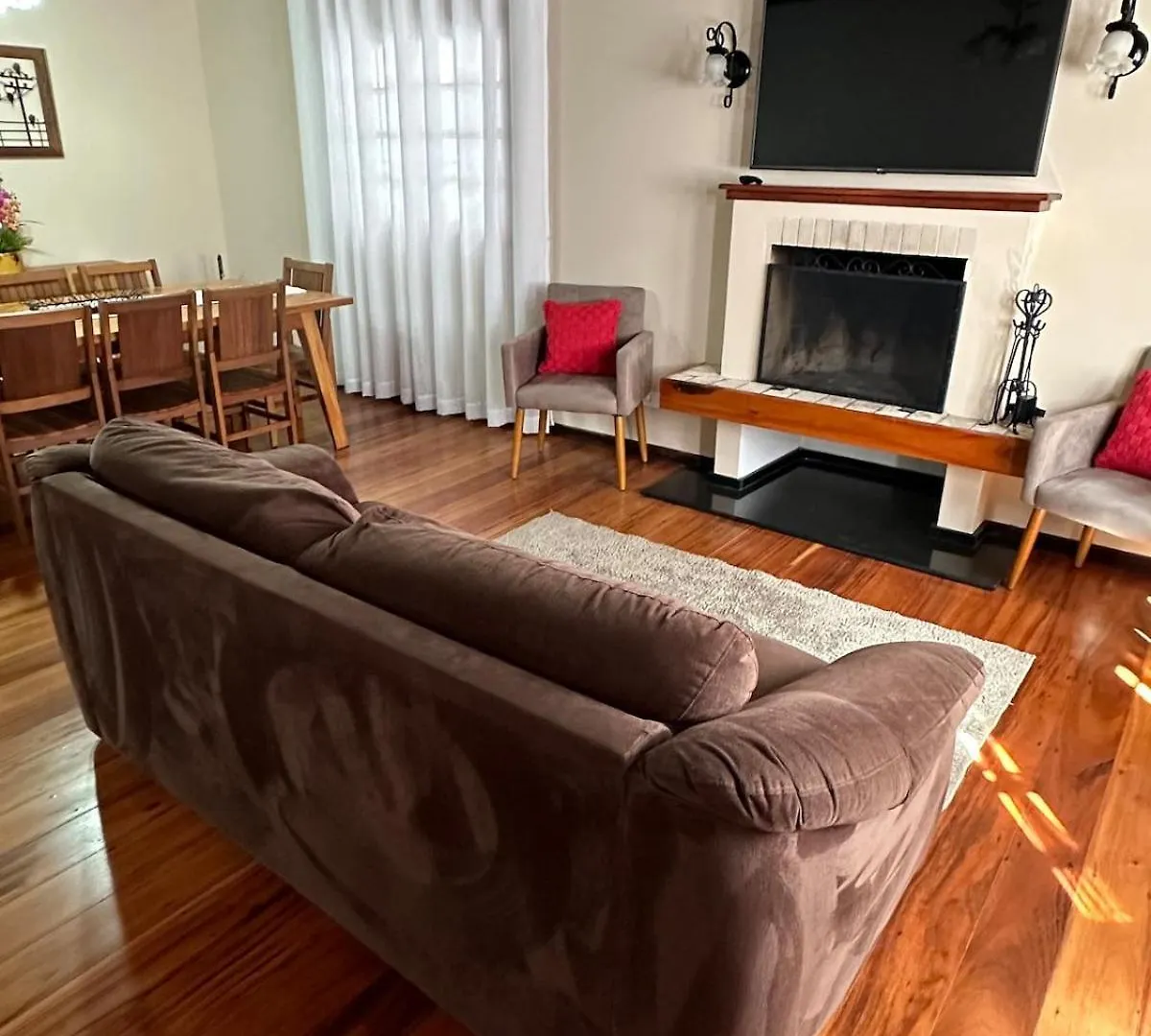 Casa Suica - Linda E Confortavel Casa Com Area Gourmet Campos do Jordão 度假居